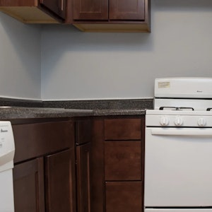 //hemlane-production.s3.amazonaws.com/uploads/property_listing_photos/6f57f24e-e3ef-4436-9ce1-36945c091eed/732-roscoe-1S-1.webp