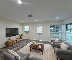 //hemlane-production.s3.amazonaws.com/uploads/property_listing_photos/713916a7-5f9c-42ee-8d33-4c481e0e0cf4/edit-living-room- - 0.jpeg