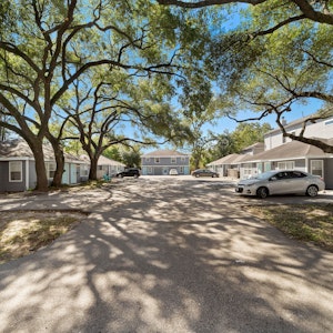 //hemlane-production.s3.amazonaws.com/uploads/property_listing_photos/74a48a00-198e-49e0-b425-32908640902e/Strata Visuals-230 W 27th St-2.jpg