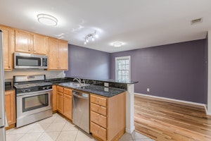 //hemlane-production.s3.amazonaws.com/uploads/property_listing_photos/74adc8ff-8100-4b9e-aec5-8dca11d386c4/25-web-or-mls-Monroe Dr25.jpg