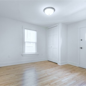 //hemlane-production.s3.amazonaws.com/uploads/property_listing_photos/780893e2-ad49-4127-879b-647630487ebe/836 E Dayton St - Unit 2 - 01.jpg