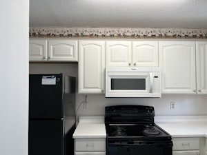 //hemlane-production.s3.amazonaws.com/uploads/property_listing_photos/7afe95ad-225c-4349-9442-d73ea6f2bb4d/Kitchen.jpg