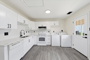 //hemlane-production.s3.amazonaws.com/uploads/property_listing_photos/7bec9703-74c4-4dc3-a41c-0b206af3dfc3/07-Kitchen.jpg