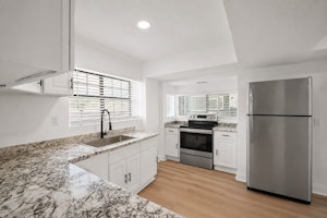 //hemlane-production.s3.amazonaws.com/uploads/property_listing_photos/7bfe2c9f-2862-47c2-bb97-c01bc7561620/102 Kitchen.jpeg