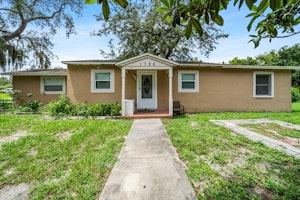 //hemlane-production.s3.amazonaws.com/uploads/property_listing_photos/7c42821f-8a5f-44cb-8e20-50e31ade2213/photos (4 of 43).jpg