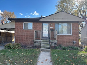 //hemlane-production.s3.amazonaws.com/uploads/property_listing_photos/7c87ff23-8b16-4828-8b3c-0f20e51d1215/Harry Front.jpg