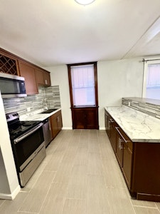 //hemlane-production.s3.amazonaws.com/uploads/property_listing_photos/8180193f-50fa-41df-b7d9-96e8a2f56860/1-Ktichen.jpg