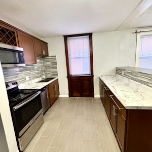 //hemlane-production.s3.amazonaws.com/uploads/property_listing_photos/8180193f-50fa-41df-b7d9-96e8a2f56860/1-Ktichen.jpg