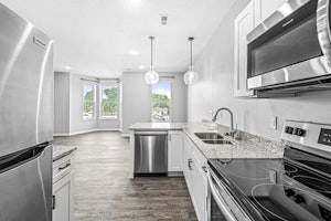 //hemlane-production.s3.amazonaws.com/uploads/property_listing_photos/82c44ad4-fd44-44bc-8410-568f9b6bdfcd/Kitchen 3.jpg