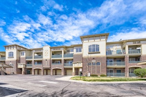 //hemlane-production.s3.amazonaws.com/uploads/property_listing_photos/8ac0ad59-27ce-471d-9e9b-dd946df042d2/3854 S Dayton Way 102 - Print Quality - 003 - 03 Exterior Front.jpg