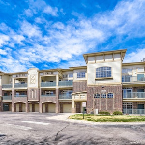 //hemlane-production.s3.amazonaws.com/uploads/property_listing_photos/8ac0ad59-27ce-471d-9e9b-dd946df042d2/3854 S Dayton Way 102 - Print Quality - 003 - 03 Exterior Front.jpg