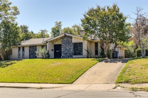 //hemlane-production.s3.amazonaws.com/uploads/property_listing_photos/8ac3d4c1-53b8-4f39-8b92-b5ecfd160ef1/2504 Magna Vista Dr - Dallas.jpg