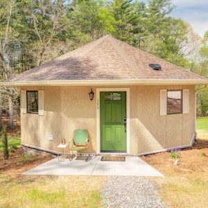 Newly built EnergyStar certified studio cottage ideally furnished for your next mountain slow-visit, medium-term stay