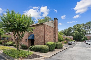 //hemlane-production.s3.amazonaws.com/uploads/property_listing_photos/8cfd96d0-9a05-497d-81b1-26e8abfc0c79/2251_Pernoshal_Ct_Dunwoody_GA_30338_USA-Exterior-CMP04537.jpg