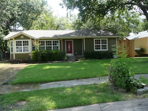 //hemlane-production.s3.amazonaws.com/uploads/property_listing_photos/907c2c1e-a422-4258-b547-5d21647decfb/1406 Moran 036.jpg