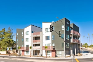 //hemlane-production.s3.amazonaws.com/uploads/property_listing_photos/91fcf89f-5b52-4502-9754-0a4a8edb8eef/002  Print Size - 5900 Severin.jpg