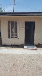 1 story 1 bedroom apartment central to everything
