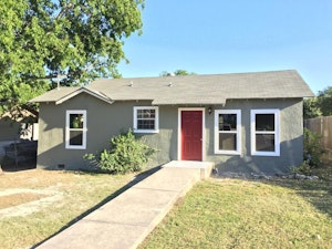 //hemlane-production.s3.amazonaws.com/uploads/property_listing_photos/9439948f-215c-4132-84fd-929ca7cc97e4/pic1.jpg