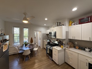 //hemlane-production.s3.amazonaws.com/uploads/property_listing_photos/97363e36-c268-4eea-9bcd-0c37e49fa9e7/254 Windsor #2L kitchen 3.jpg