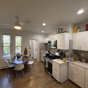 //hemlane-production.s3.amazonaws.com/uploads/property_listing_photos/97363e36-c268-4eea-9bcd-0c37e49fa9e7/254 Windsor #2L kitchen 3.jpg