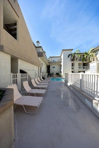 //hemlane-production.s3.amazonaws.com/uploads/property_listing_photos/9784dd6e-2c69-46f6-8fb7-a6dcd88f8123/1516 Pacific Coast Hwy, Huntington Beach, CA 92648 (6).jpg