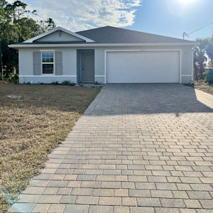 //hemlane-production.s3.amazonaws.com/uploads/property_listing_photos/9881b74d-0367-42c1-8f5c-6e0df95127be/FullSizeRender 130 2.jpeg