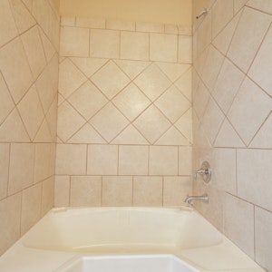 //hemlane-production.s3.amazonaws.com/uploads/property_listing_photos/98a144d2-d5d5-43b9-8fbd-9c69505a426b/_MG_8991.jpg