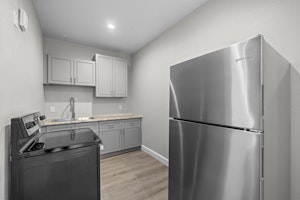 //hemlane-production.s3.amazonaws.com/uploads/property_listing_photos/99d41b2a-8b76-46aa-b2a1-e15a6e398986/1 614 35th St Kitchen.jpg