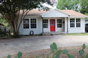//hemlane-production.s3.amazonaws.com/uploads/property_listing_photos/9b53aaa6-b33e-4531-968c-4d1f641b83e4/IMG_2944.JPG