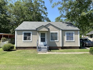//hemlane-production.s3.amazonaws.com/uploads/property_listing_photos/9bf011ad-a81d-43cd-a99d-ba34187993cb/IMG_1930 2022-05-11 23_14_52.JPG