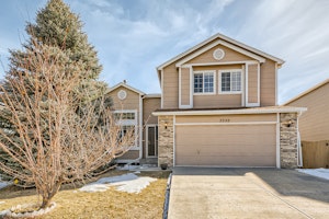 //hemlane-production.s3.amazonaws.com/uploads/property_listing_photos/9ce2218e-28cc-47c8-b469-29eeda785a09/5552 S Yakima Street - Print Quality - 001 - 02 Exterior Front.jpg