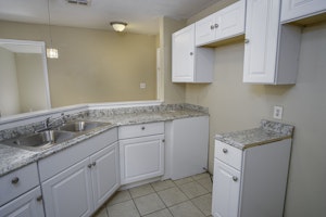 //hemlane-production.s3.amazonaws.com/uploads/property_listing_photos/9d58d405-cc98-40a3-b769-0156c9aa1ffb/717 Colorado Final 13.jpg