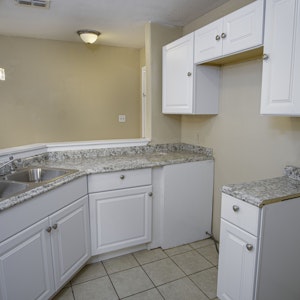 //hemlane-production.s3.amazonaws.com/uploads/property_listing_photos/9d58d405-cc98-40a3-b769-0156c9aa1ffb/717 Colorado Final 13.jpg
