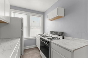 //hemlane-production.s3.amazonaws.com/uploads/property_listing_photos/9df52184-9c9f-4083-bc66-65bf1957ac02/Kitchen 2.jpg