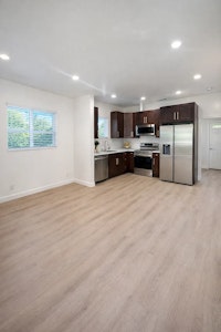 //hemlane-production.s3.amazonaws.com/uploads/property_listing_photos/9fce9fc0-4ed5-4e77-89fb-2f0238bd925a/9150 1.webp