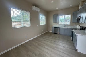 //hemlane-production.s3.amazonaws.com/uploads/property_listing_photos/a132027d-fa44-415c-ae67-abb9cc87a954/2.jpg