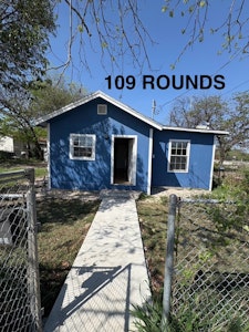//hemlane-production.s3.amazonaws.com/uploads/property_listing_photos/a1a26868-bf0f-454a-b1b4-1bce763bcbf4/109.jpg