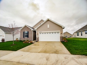 //hemlane-production.s3.amazonaws.com/uploads/property_listing_photos/a4b8d940-db75-498b-9eac-59998c363f7c/front 2.jpg