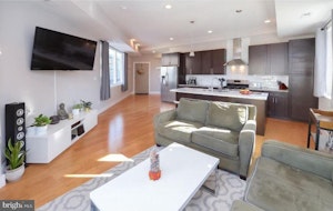 //hemlane-production.s3.amazonaws.com/uploads/property_listing_photos/aa6a8084-83fb-447f-86d0-60956d2604a4/condo 16.jpg