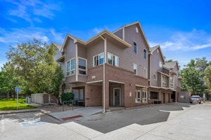 //hemlane-production.s3.amazonaws.com/uploads/property_listing_photos/ab90f975-8b67-4df6-8838-7cf0d80f3836/28/1330 S Monaco Pkwy #14-003.jpg