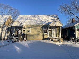 Front of House, 1517 side is for rent (right side)