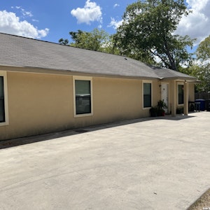 //hemlane-production.s3.amazonaws.com/uploads/property_listing_photos/ac9ac7f2-2d52-4a9b-90ec-7c1193be6e3e/Pic 1.jpeg