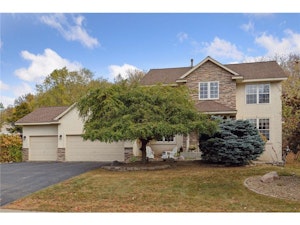 //hemlane-production.s3.amazonaws.com/uploads/property_listing_photos/b069f6df-f60e-43cb-b130-32d6f51aef3f/16596 Gunflint 1.jpeg