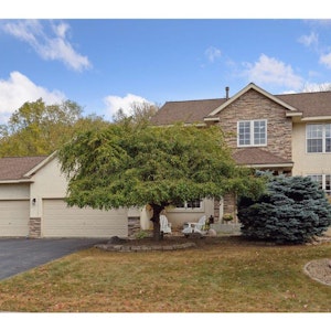 //hemlane-production.s3.amazonaws.com/uploads/property_listing_photos/b069f6df-f60e-43cb-b130-32d6f51aef3f/16596 Gunflint 1.jpeg