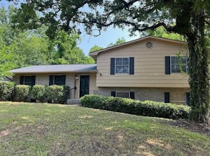 //hemlane-production.s3.amazonaws.com/uploads/property_listing_photos/b3176c07-9ff7-4133-a5a3-d187030b5226/Screenshot 2025-11-10 145834.jpg