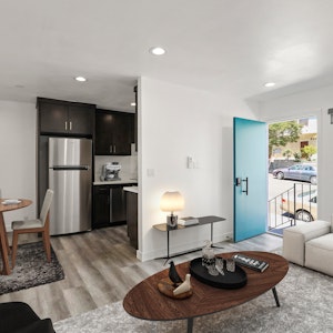 //hemlane-production.s3.amazonaws.com/uploads/property_listing_photos/b7a55599-81ec-47ee-a086-dbe7c33602cb/900 W College Ave unit 4 VS-4.jpg