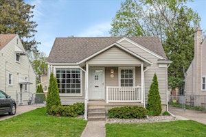 //hemlane-production.s3.amazonaws.com/uploads/property_listing_photos/b84fdc9d-734f-42fe-b277-0197290dfc53/03-1910 Fern St 0027.jpg