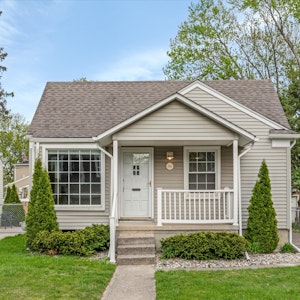 //hemlane-production.s3.amazonaws.com/uploads/property_listing_photos/b84fdc9d-734f-42fe-b277-0197290dfc53/03-1910 Fern St 0027.jpg