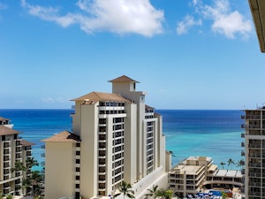 //hemlane-production.s3.amazonaws.com/uploads/property_listing_photos/b8a14b35-c342-4658-b5a6-f130349bc803/Trump 1602 - 1.jpg