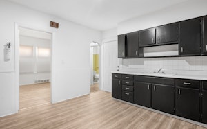 //hemlane-production.s3.amazonaws.com/uploads/property_listing_photos/b8d7a75b-4a4a-4e87-b7e7-83687ca2898a/856 Wayside Road-08.jpg